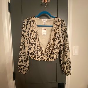 Cute cropped animal print top
